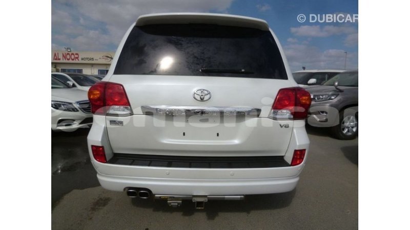 Big with watermark toyota land cruiser dhufar import dubai 2844