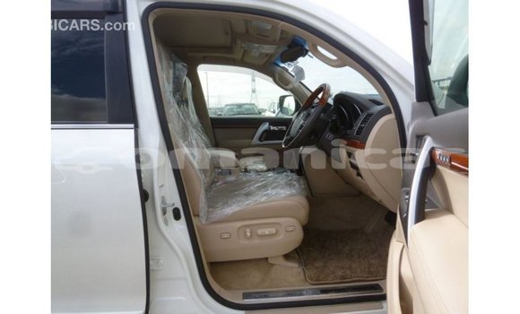 Buy Import Toyota Land Cruiser White Car in Import - Dubai in Dhufar Buy Import Toyota Land Cruiser White Car in Import - Dubai in Dhufar