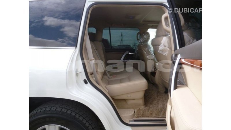 Big with watermark toyota land cruiser dhufar import dubai 2844