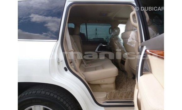 Buy Import Toyota Land Cruiser White Car in Import - Dubai in Dhufar Buy Import Toyota Land Cruiser White Car in Import - Dubai in Dhufar