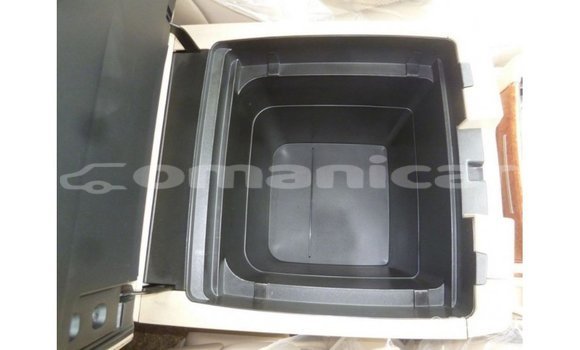 Buy Import Toyota Land Cruiser White Car in Import - Dubai in Dhufar Buy Import Toyota Land Cruiser White Car in Import - Dubai in Dhufar