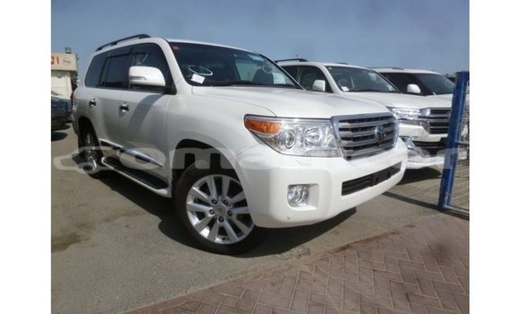 Buy Import Toyota Land Cruiser White Car in Import - Dubai in Dhufar Buy Import Toyota Land Cruiser White Car in Import - Dubai in Dhufar