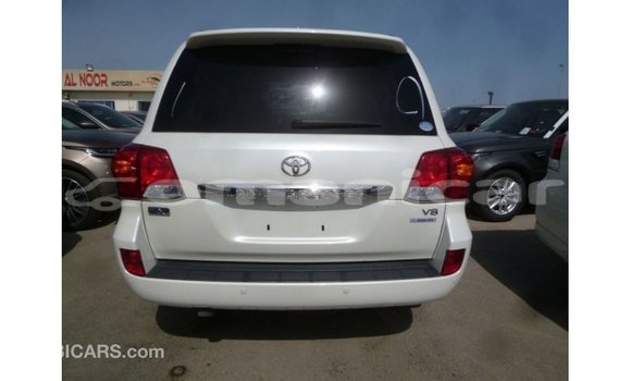 Buy Import Toyota Land Cruiser White Car in Import - Dubai in Dhufar Buy Import Toyota Land Cruiser White Car in Import - Dubai in Dhufar