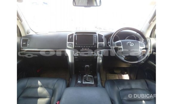 Buy Import Toyota Land Cruiser White Car in Import - Dubai in Dhufar Buy Import Toyota Land Cruiser White Car in Import - Dubai in Dhufar