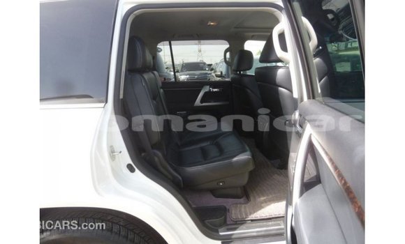 Buy Import Toyota Land Cruiser White Car in Import - Dubai in Dhufar Buy Import Toyota Land Cruiser White Car in Import - Dubai in Dhufar