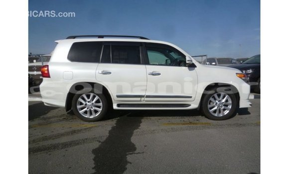 Buy Import Toyota Land Cruiser White Car in Import - Dubai in Dhufar Buy Import Toyota Land Cruiser White Car in Import - Dubai in Dhufar