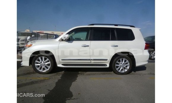 Buy Import Toyota Land Cruiser White Car in Import - Dubai in Dhufar Buy Import Toyota Land Cruiser White Car in Import - Dubai in Dhufar