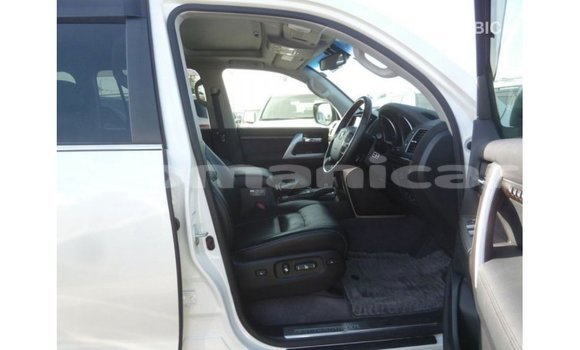Buy Import Toyota Land Cruiser White Car in Import - Dubai in Dhufar Buy Import Toyota Land Cruiser White Car in Import - Dubai in Dhufar