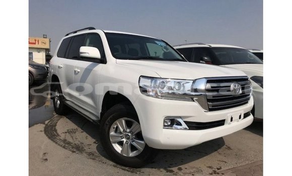 Buy Import Toyota Land Cruiser White Car in Import - Dubai in Dhufar Buy Import Toyota Land Cruiser White Car in Import - Dubai in Dhufar