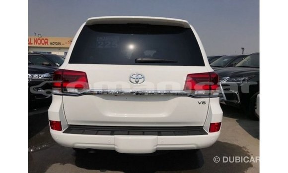 Buy Import Toyota Land Cruiser White Car in Import - Dubai in Dhufar Buy Import Toyota Land Cruiser White Car in Import - Dubai in Dhufar