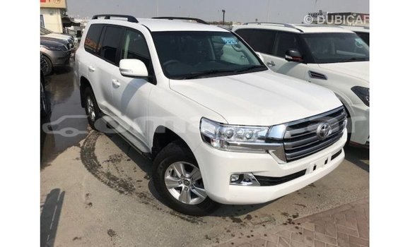 Buy Import Toyota Land Cruiser White Car in Import - Dubai in Dhufar Buy Import Toyota Land Cruiser White Car in Import - Dubai in Dhufar