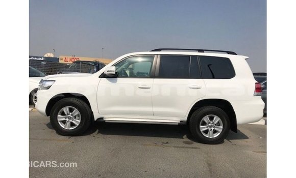 Buy Import Toyota Land Cruiser White Car in Import - Dubai in Dhufar Buy Import Toyota Land Cruiser White Car in Import - Dubai in Dhufar