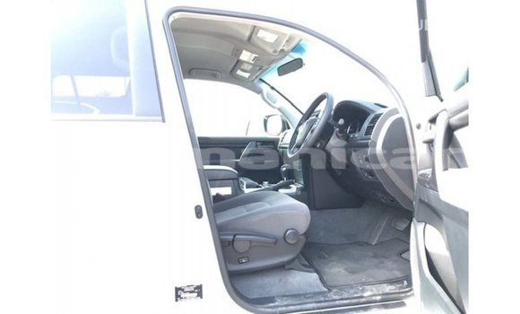 Buy Import Toyota Land Cruiser White Car in Import - Dubai in Dhufar Buy Import Toyota Land Cruiser White Car in Import - Dubai in Dhufar