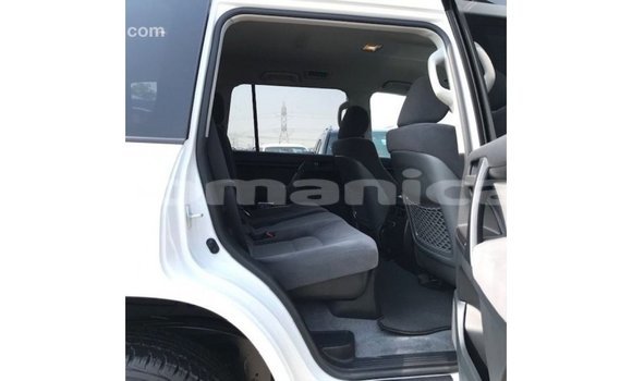 Buy Import Toyota Land Cruiser White Car in Import - Dubai in Dhufar Buy Import Toyota Land Cruiser White Car in Import - Dubai in Dhufar