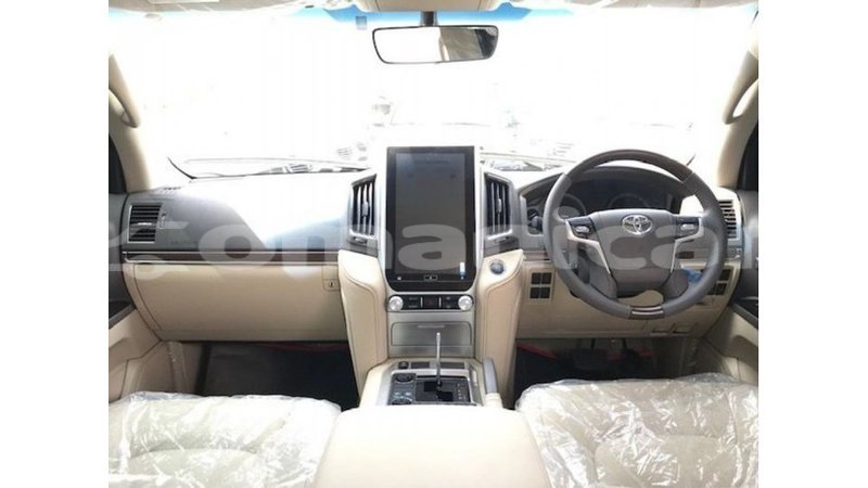 Big with watermark toyota land cruiser dhufar import dubai 2863