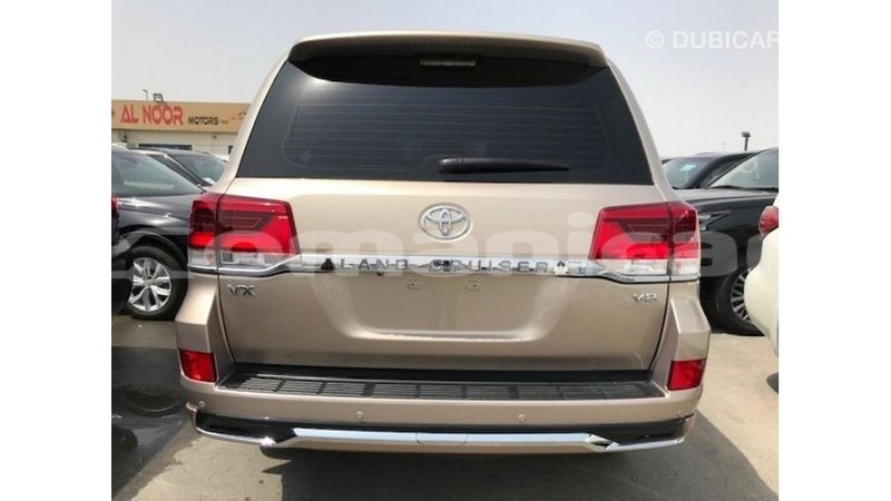 Big with watermark toyota land cruiser dhufar import dubai 2863