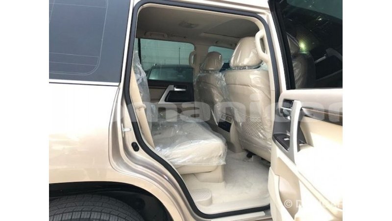 Big with watermark toyota land cruiser dhufar import dubai 2863