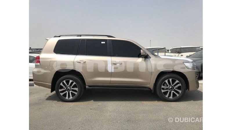 Big with watermark toyota land cruiser dhufar import dubai 2863