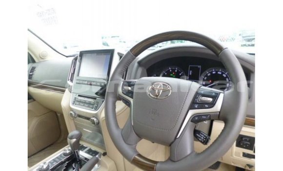 Buy Import Toyota Land Cruiser White Car in Import - Dubai in Dhufar Buy Import Toyota Land Cruiser White Car in Import - Dubai in Dhufar