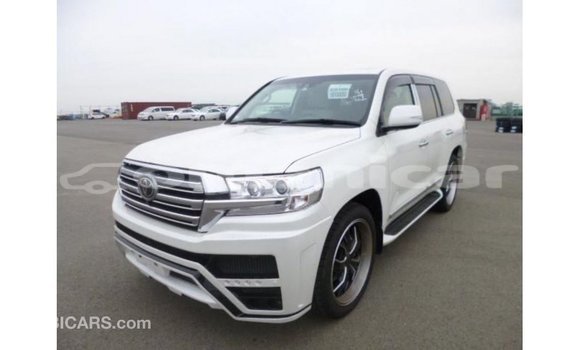 Buy Import Toyota Land Cruiser White Car in Import - Dubai in Dhufar Buy Import Toyota Land Cruiser White Car in Import - Dubai in Dhufar