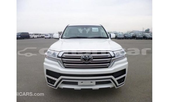 Buy Import Toyota Land Cruiser White Car in Import - Dubai in Dhufar Buy Import Toyota Land Cruiser White Car in Import - Dubai in Dhufar