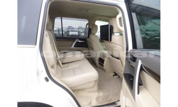 Buy Import Toyota Land Cruiser White Car in Import - Dubai in Dhufar Buy Import Toyota Land Cruiser White Car in Import - Dubai in Dhufar