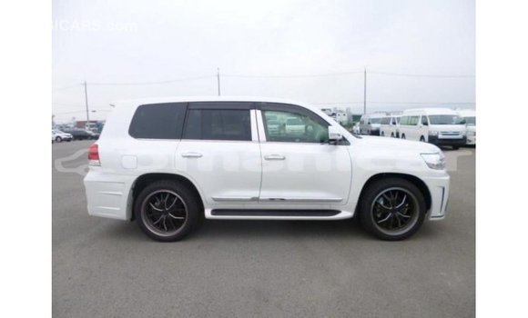 Buy Import Toyota Land Cruiser White Car in Import - Dubai in Dhufar Buy Import Toyota Land Cruiser White Car in Import - Dubai in Dhufar