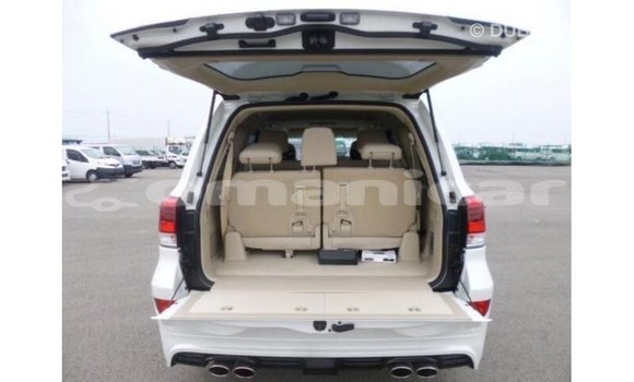 Buy Import Toyota Land Cruiser White Car in Import - Dubai in Dhufar Buy Import Toyota Land Cruiser White Car in Import - Dubai in Dhufar