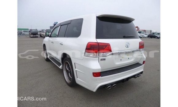 Buy Import Toyota Land Cruiser White Car in Import - Dubai in Dhufar Buy Import Toyota Land Cruiser White Car in Import - Dubai in Dhufar