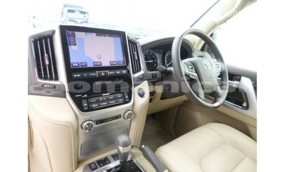 Buy Import Toyota Land Cruiser White Car in Import - Dubai in Dhufar Buy Import Toyota Land Cruiser White Car in Import - Dubai in Dhufar