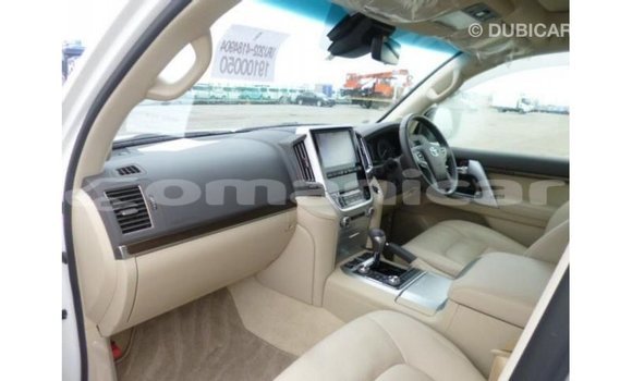 Buy Import Toyota Land Cruiser White Car in Import - Dubai in Dhufar Buy Import Toyota Land Cruiser White Car in Import - Dubai in Dhufar