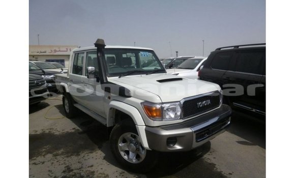 Buy Import Toyota Land Cruiser White Car in Import - Dubai in Dhufar Buy Import Toyota Land Cruiser White Car in Import - Dubai in Dhufar