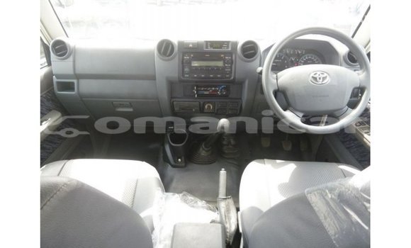 Buy Import Toyota Land Cruiser White Car in Import - Dubai in Dhufar Buy Import Toyota Land Cruiser White Car in Import - Dubai in Dhufar