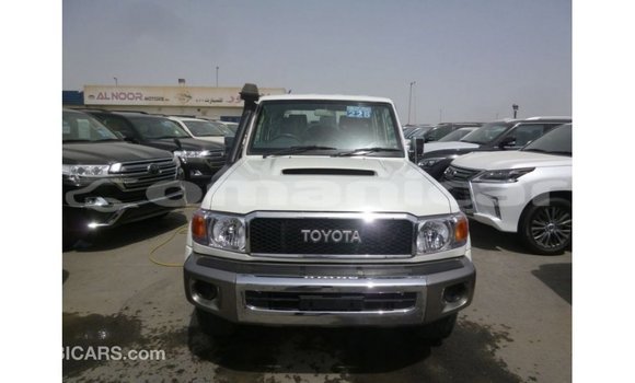 Buy Import Toyota Land Cruiser White Car in Import - Dubai in Dhufar Buy Import Toyota Land Cruiser White Car in Import - Dubai in Dhufar