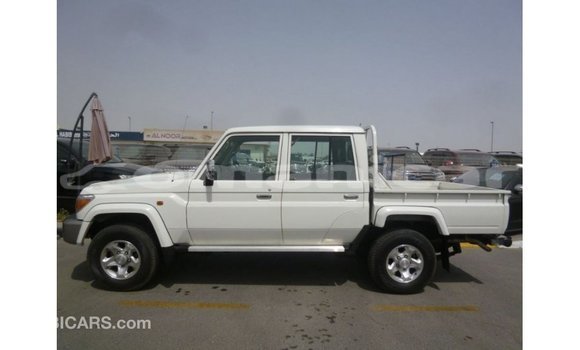 Buy Import Toyota Land Cruiser White Car in Import - Dubai in Dhufar Buy Import Toyota Land Cruiser White Car in Import - Dubai in Dhufar