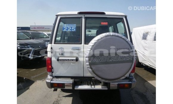 Buy Import Toyota Land Cruiser White Car in Import - Dubai in Dhufar Buy Import Toyota Land Cruiser White Car in Import - Dubai in Dhufar
