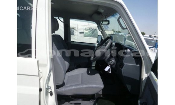 Buy Import Toyota Land Cruiser White Car in Import - Dubai in Dhufar Buy Import Toyota Land Cruiser White Car in Import - Dubai in Dhufar