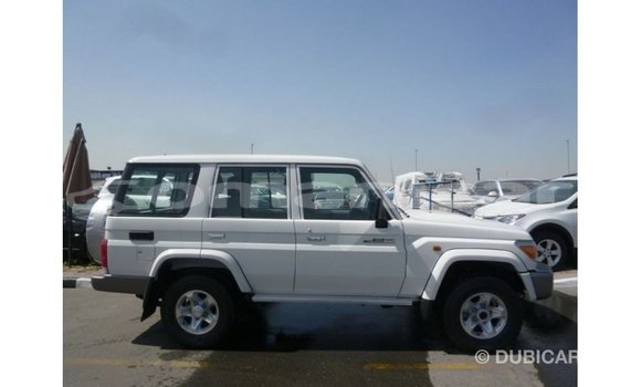 Buy Import Toyota Land Cruiser White Car in Import - Dubai in Dhufar Buy Import Toyota Land Cruiser White Car in Import - Dubai in Dhufar