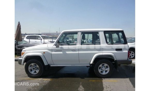Buy Import Toyota Land Cruiser White Car in Import - Dubai in Dhufar Buy Import Toyota Land Cruiser White Car in Import - Dubai in Dhufar