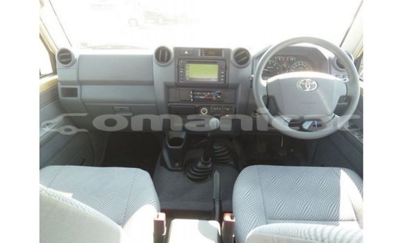 Buy Import Toyota Land Cruiser Beige Car in Import - Dubai in Dhufar Buy Import Toyota Land Cruiser Beige Car in Import - Dubai in Dhufar