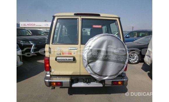 Buy Import Toyota Land Cruiser Beige Car in Import - Dubai in Dhufar Buy Import Toyota Land Cruiser Beige Car in Import - Dubai in Dhufar