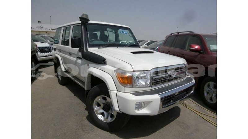 Big with watermark toyota land cruiser dhufar import dubai 2912