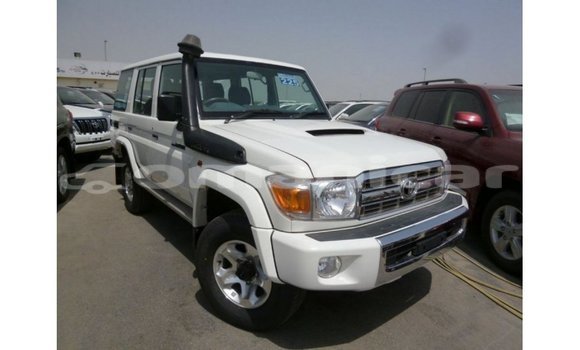 Buy Import Toyota Land Cruiser White Car in Import - Dubai in Dhufar Buy Import Toyota Land Cruiser White Car in Import - Dubai in Dhufar