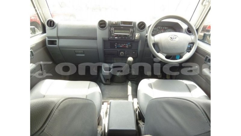 Big with watermark toyota land cruiser dhufar import dubai 2912