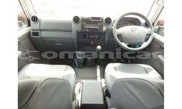 Buy Import Toyota Land Cruiser White Car in Import - Dubai in Dhufar Buy Import Toyota Land Cruiser White Car in Import - Dubai in Dhufar