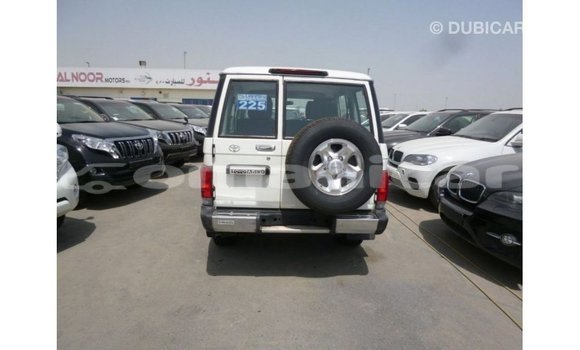 Buy Import Toyota Land Cruiser White Car in Import - Dubai in Dhufar Buy Import Toyota Land Cruiser White Car in Import - Dubai in Dhufar