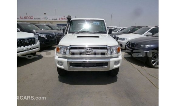 Buy Import Toyota Land Cruiser White Car in Import - Dubai in Dhufar Buy Import Toyota Land Cruiser White Car in Import - Dubai in Dhufar