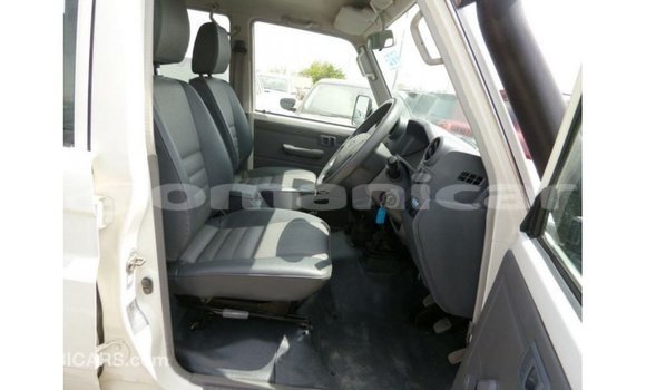 Buy Import Toyota Land Cruiser White Car in Import - Dubai in Dhufar Buy Import Toyota Land Cruiser White Car in Import - Dubai in Dhufar