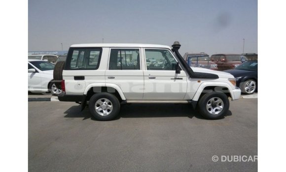 Buy Import Toyota Land Cruiser White Car in Import - Dubai in Dhufar Buy Import Toyota Land Cruiser White Car in Import - Dubai in Dhufar