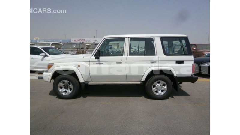 Big with watermark toyota land cruiser dhufar import dubai 2912